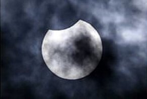 Каким увидели солнечное затмение жители разных стран