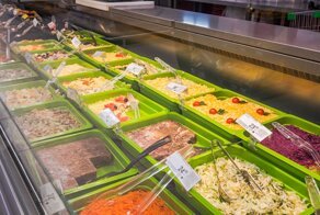 Продукты с подвохом: бывшие работники супермаркетов рассказали, от покупки чего стоит воздержаться