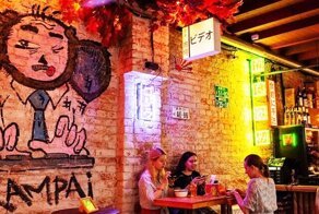 «Союзмультфильм» отсудил 8 миллионов рублей у бара, который незаконно использовал образы Чебурашки и Крокодила Гены