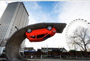 10 впечатляющих скульптур, которые бросают вызов законам гравитации