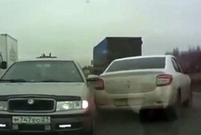 Чудак «Шкоде» вылез на встречную полосу и спровоцировал ДТП