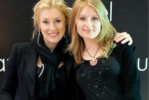 Дочь-бодибилдер Марии Шукшиной показала фигуру в белье