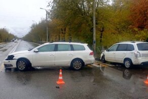 Водитель универсала устроил ДТП на перекрёстке в Волжском