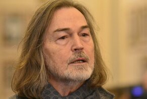 "Вот что значит интеллигенция!": в соцсетях удивляются реакции Никаса Сафронова, попавшего в ДТП