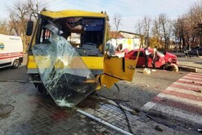 Авария дня. В ДТП с участием маршрутки пострадали 10 человек