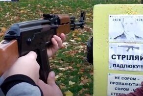 Русский из Львова. «Патриоты» бухают в «кнайпах» и стреляют по портретам Путина