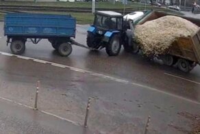 Авария дня. Мощное ДТП с трактором и самосвалом в Подмосковье