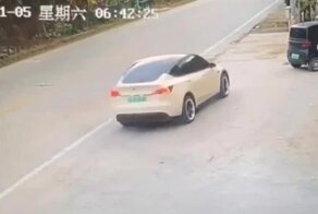 Неуправляемая Тесла в Китае сбила насмерть двух человек