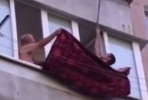 В Тольятти мужчины спасли кота, повисшего на бельевой верёвке