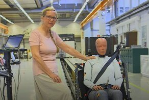 Испытания с первым женским манекеном для краш-тестов выявили существенные различия между полами