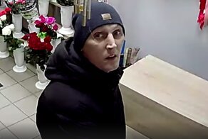 Спалился: камера сняла неосторожного вора в магазине