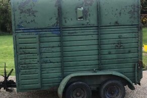 Девушка из гнилого фургона для лошадей сделала пекарню на колесах