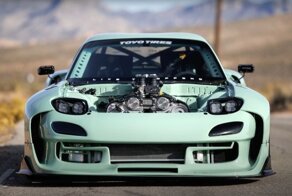 Безумная Mazda RX-7 получила могучий двигатель V12 от Pagani Zonda