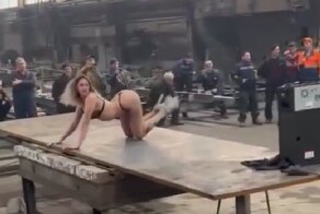 «Девочки, у меня шок»: рабочим красноярского завода «Сибсталь МК» подарили стриптизёршу на день рождения компании