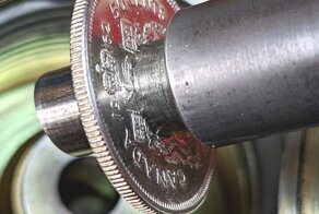 Мастерица превращает монеты в кельтские кольца