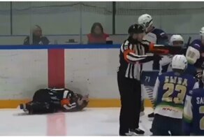 Хоккеист-любитель избил арбитра во время матча