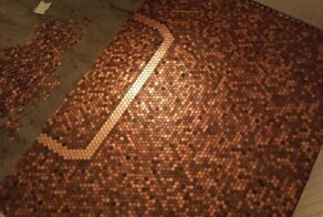 Обошёлся в копеечку: пол в спальне из 20 тысяч монет