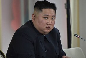 "Любит гаджеты и оружие": Ким Чен Ын впервые показал на публике свою дочь