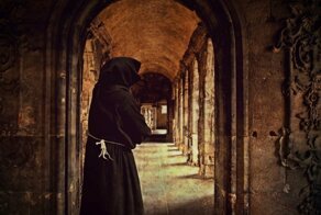 Почему из-за недавних событий запретили экскурсии школьников в парижские катакомбы?