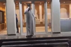 Британские футбольные фанаты в Катаре пошли за пивом, а оказались в гостях у шейха