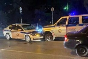 Нарочно не придумаешь: лобовое столкновение двух полицейских автомобилей в Севастополе