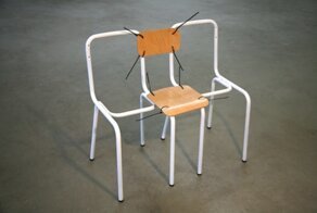 На какой сам сядешь, а на какой... Подборка зачётных стульев