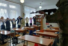 «Всем встать! Руки за голову!»: в Кабардино-Балкарии провели «учения»: к школьникам врывались люди в масках и брали их «в заложники»