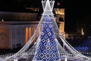 Новогодние украшения с улиц всего мира
