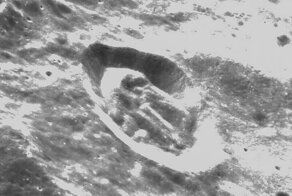 "Орион" прислал на Землю фотографии Луны с близкого расстояния