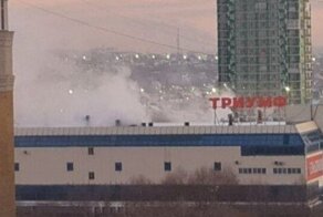 В Омске горит торговый центр "Триумф"