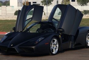 Уникальный черный матовый Ferrari Enzo будет продан с аукциона