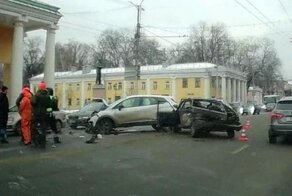 Авария дня. Попытка проскочить перекрёсток в Рязани на "красный"