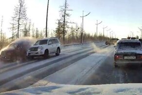 Разворот через сплошную привёл к ДТП в Новом Уренгое