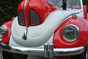 Косплей винтажного трактора Porsche в образе Volkswagen Beetle