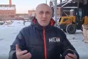 «Вот она, мужики, гей-литература!»: в Хабаровске местные активисты выкупили и уничтожили книги с ЛГБТ-пропагандой