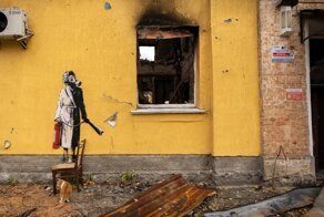 "Срезали со стены и пытались продать": на Украине задержали любителей живописи, укравших граффити Бэнкси