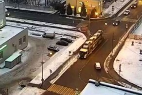 Образец профессионализма: наглый разворот автовоза на перекрёстке