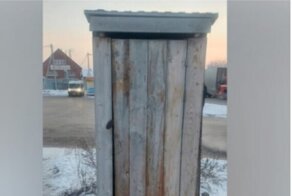 В Новосибирске чиновница отчиталась о ремонте туалета для водителей и "протестировала" его