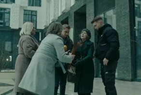 "Уехали мальчики - остались мужчины": социальная реклама о покинувших Россию после объявления частичной мобилизации