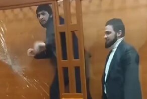 На Украине суд приговорил «горячих» братьев к 8 годам. А они в ответ устроили погром и чуть не разнесли свою «клетку»