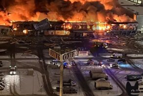 В Москве горит и взрывается ТЦ "Мега Химки"