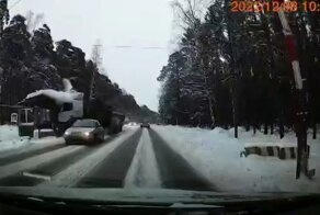 В Ленинградской области большегруз врезался в будку пограничников