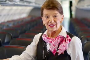 86-летняя стюардесса летает уже 65 лет и не собирается на пенсию