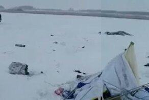 Под Новосибирском пьяный водитель устроил покатушки по льду реки и раздавил палатку с рыбаками