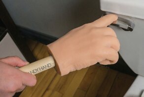 Пранкеры насмехаются над обществом потребления