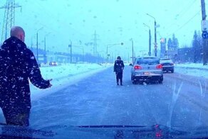 Женщина неспешно вырулила на главную дорогу и спровоцировала ДТП