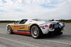 Разрешенный для использования на дорогах Ford GT достиг рекордной скорости 500 км/ч на взлетно-посадочной полосе