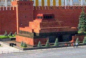 Сталина предложили вернуть в мавзолей