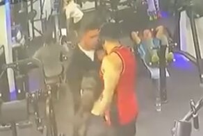Качкам не хватило места разойтись в тренажёрном зале