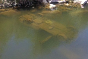 Пошли в поход, нашли машину (3 фото)